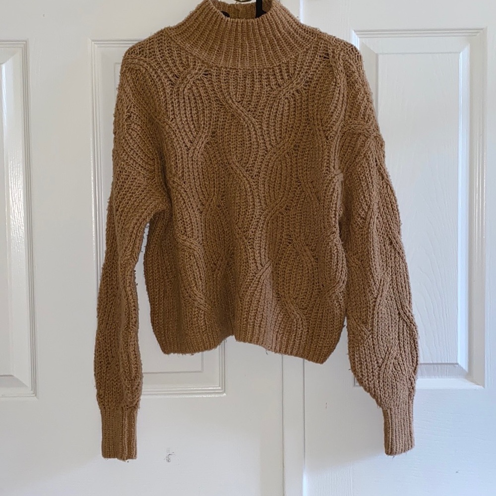 NWOT AEO American Eagle Beige Tan Cable Knit Mock Neck Sweater